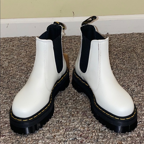 Unisex New Dr. Martens White Quad Smooth Leather Platform Chelsea Boots M4 W5 - Picture 4 of 10
